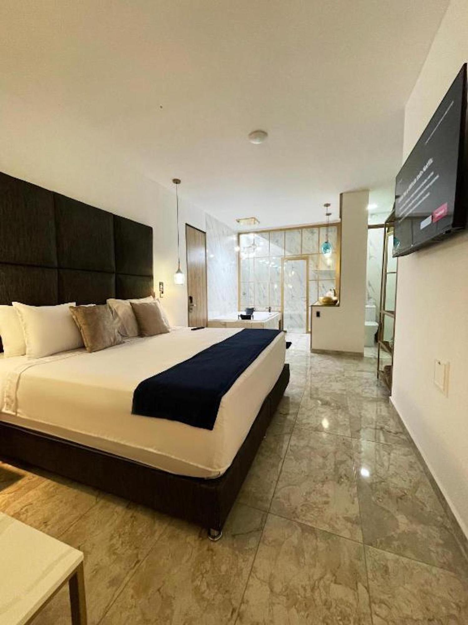 Hotel Lleras Medellin Bagian luar foto