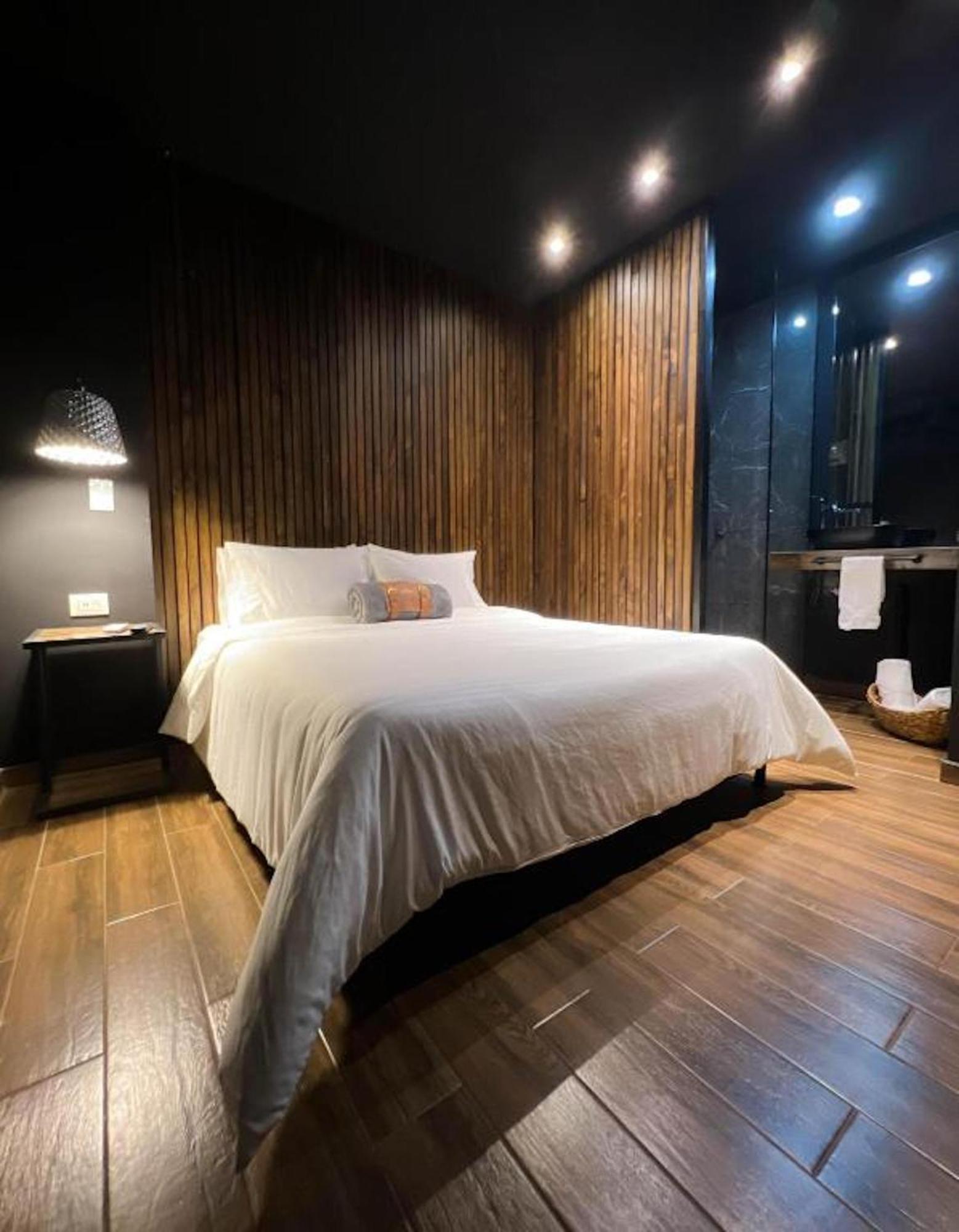 Hotel Lleras Medellin Bagian luar foto
