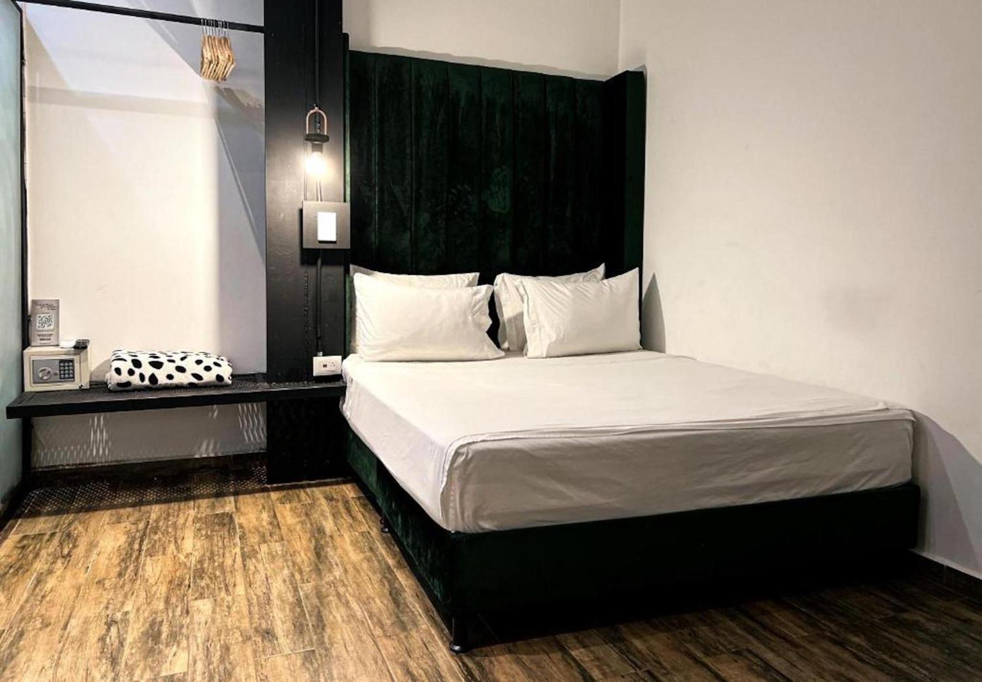 Hotel Lleras Medellin Bagian luar foto