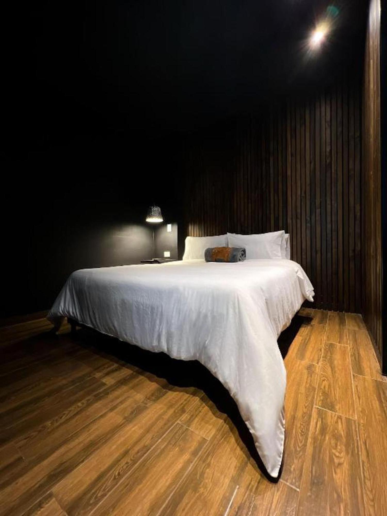 Hotel Lleras Medellin Bagian luar foto