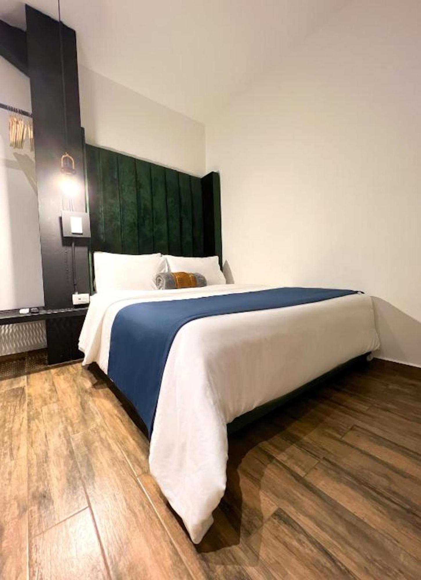 Hotel Lleras Medellin Bagian luar foto