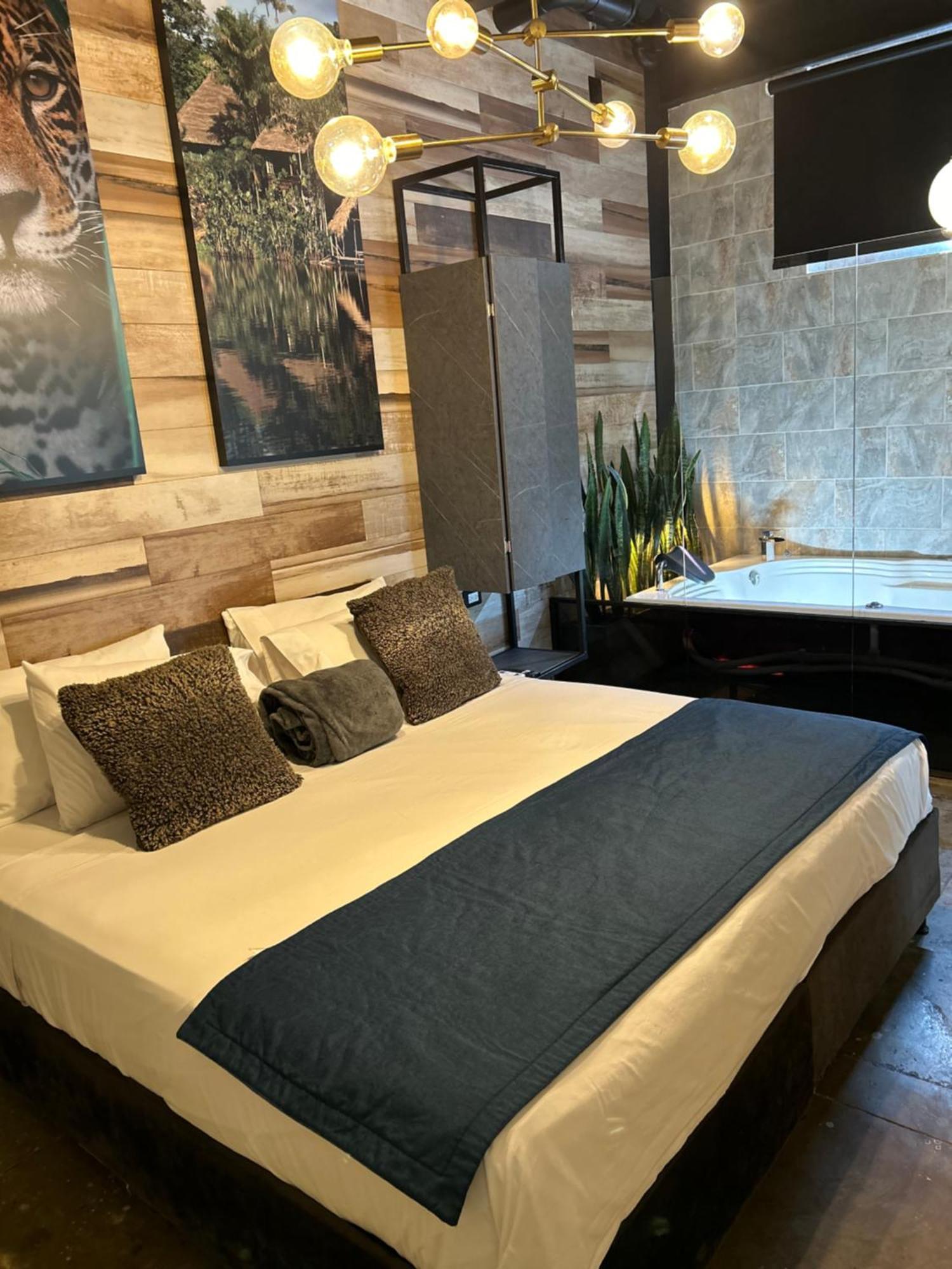 Hotel Lleras Medellin Bagian luar foto