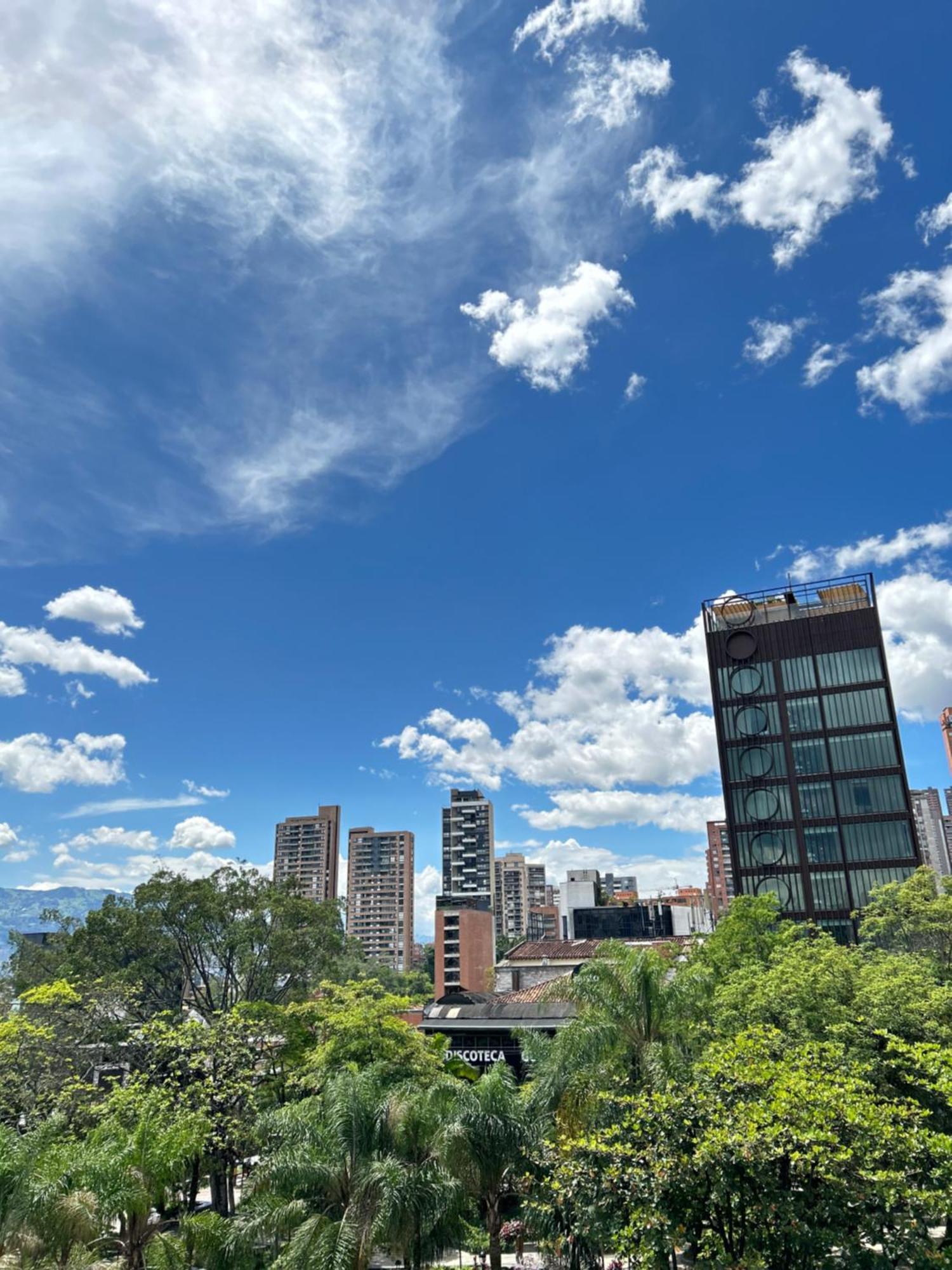 Hotel Lleras Medellin Bagian luar foto