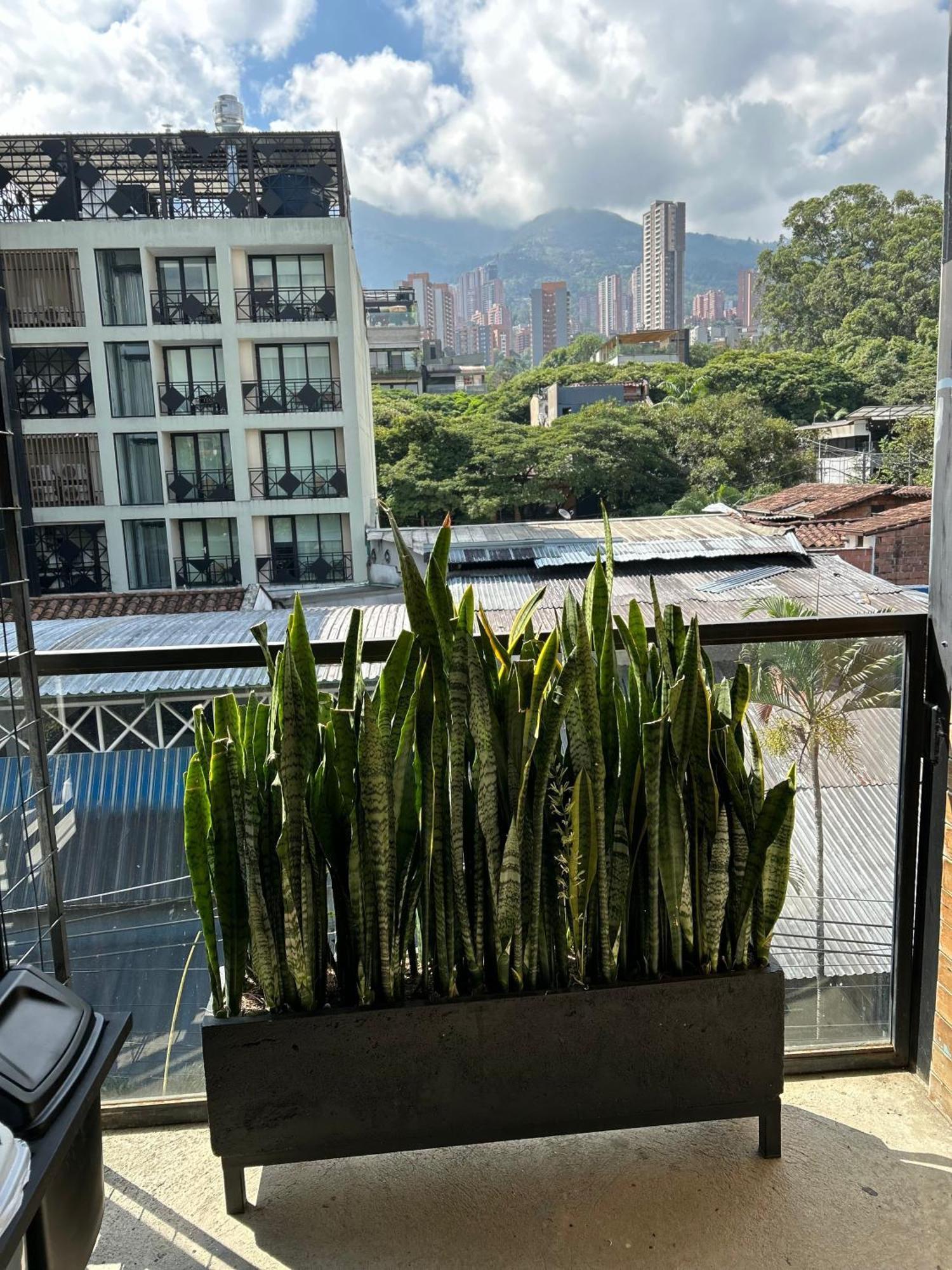 Hotel Lleras Medellin Bagian luar foto