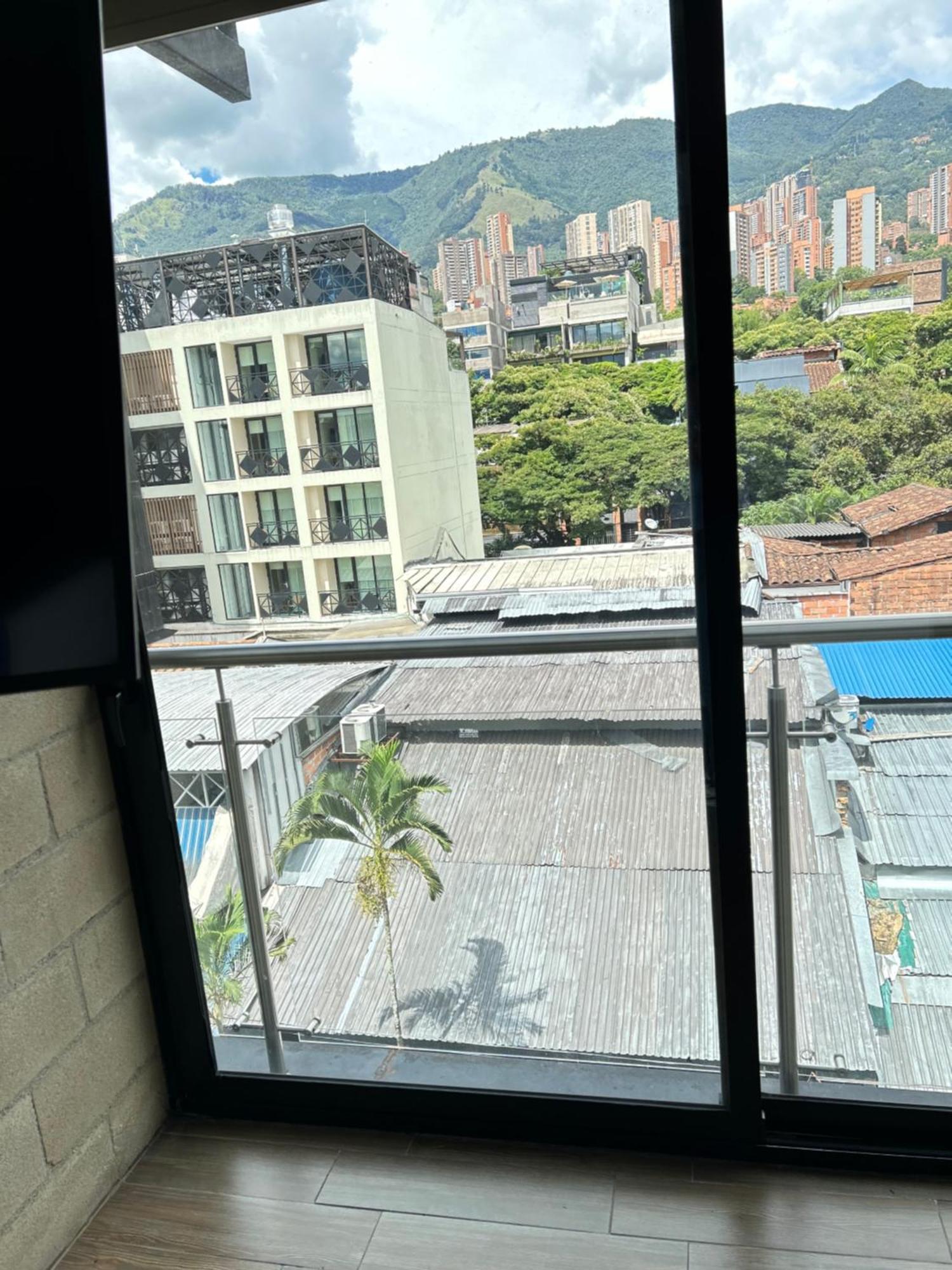 Hotel Lleras Medellin Bagian luar foto
